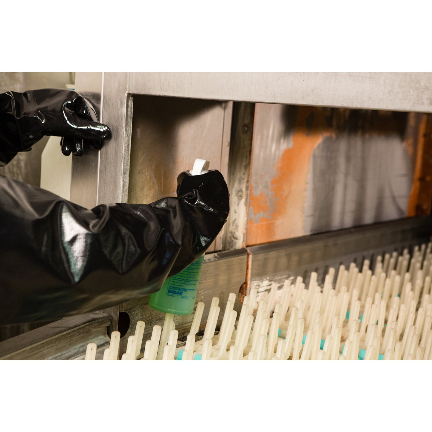Carlisle P31 31 in Black Proprietary Blend Neoprene Shoulder Length Glove