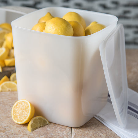 Carlisle 156802 8 Qt White Polyethylene StorPlus Space Saver Food Storage Container