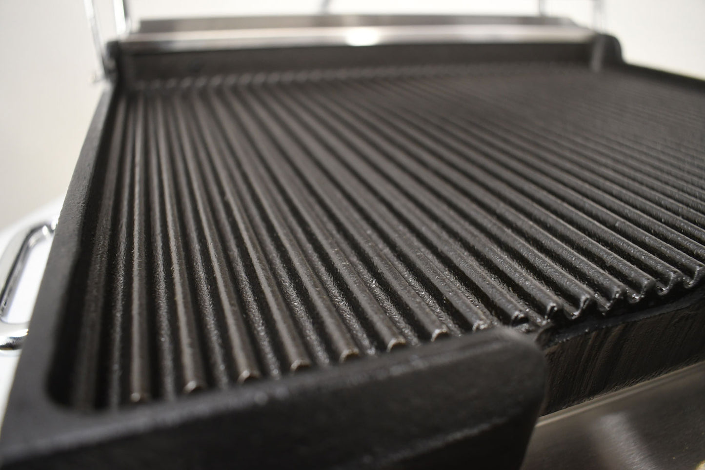 Omcan 42910 10" x 11" Single Panini Grill with Grooved Plates and Timer