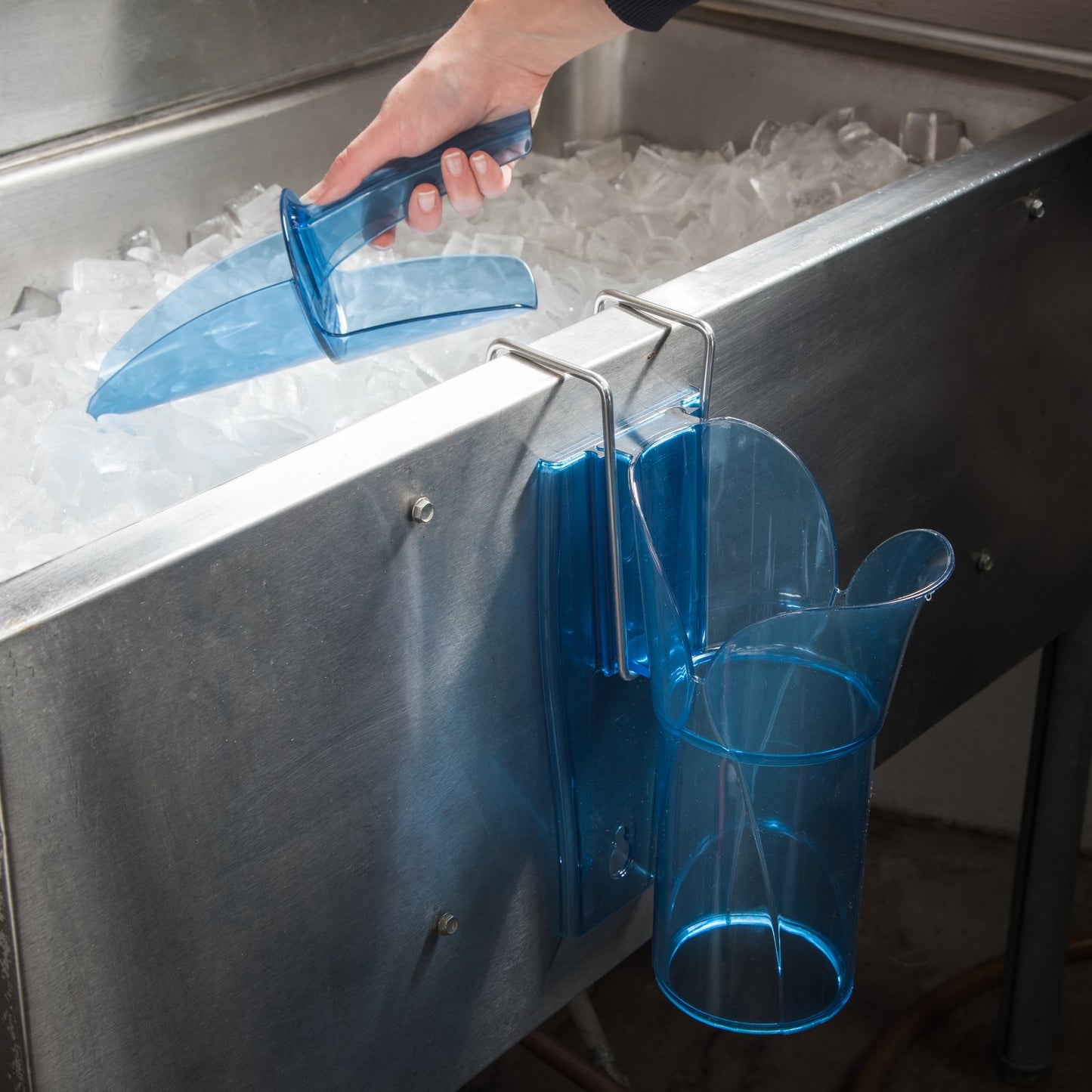 San Jamar SI5000 6-10 oz Blue Saf-T-Ice Scoop and Holder