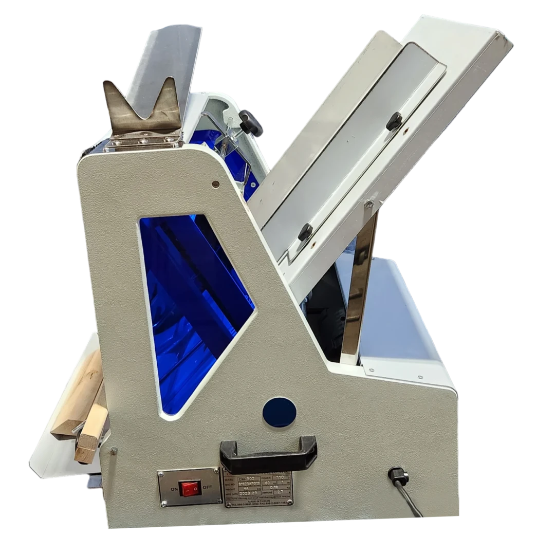 BakeMax BMGF004 Countertop Gravity Feed Soft Crusted Bread Slicer with 5/8″ Slice Thickness