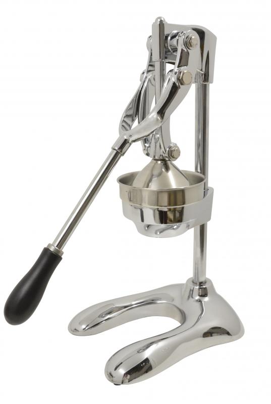 Omcan 23575 Chrome Manual Citrus Squeezer with 5" Cutter Plate Diameter