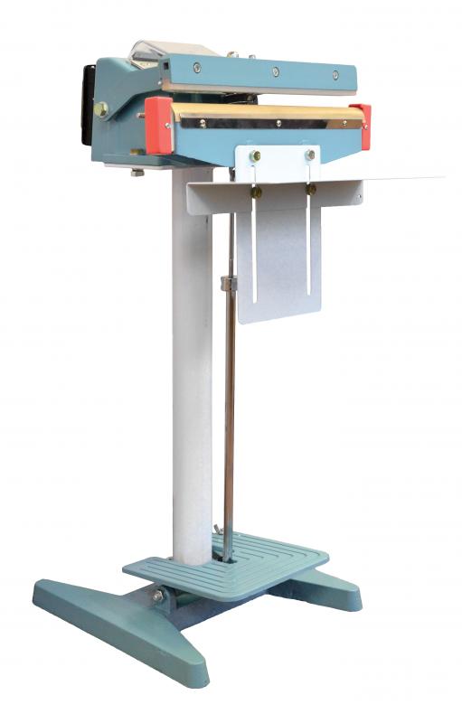 Omcan 14433 Foot-Operated Impulse Sealer with 14-inch Seal Bar and 5 mm Seal Width