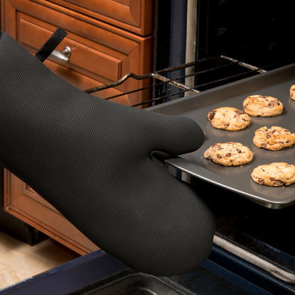 Winco OMNP-15 15" Black Neoprene Oven Mitt