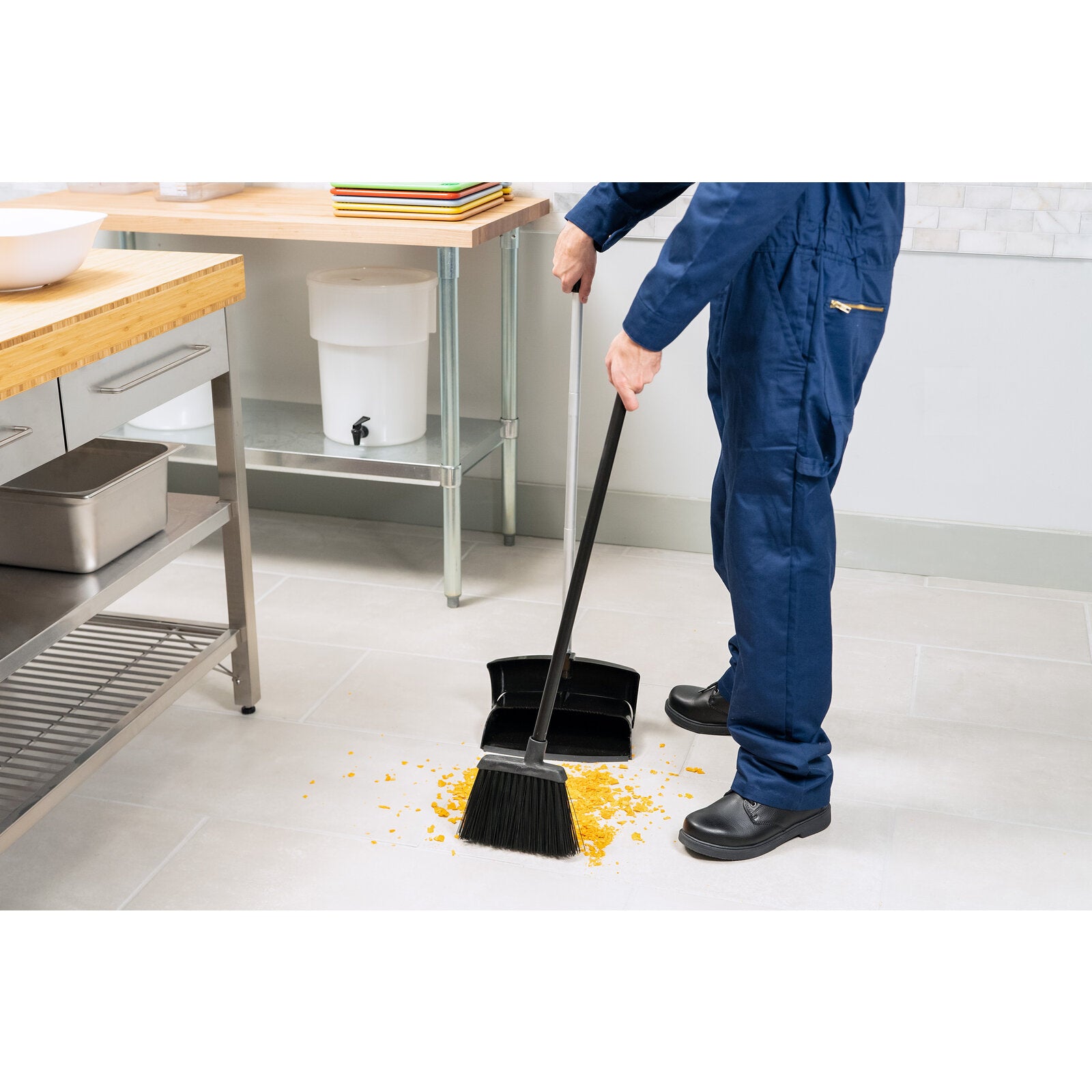 Carlisle 4686003 30” Black Duo-Sweep Unflagged Lobby Broom With Black Metal Handle